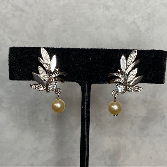 Vintage Avon Leafs w/ Hanging Pearl Clip Ons - Picture 1 of 7